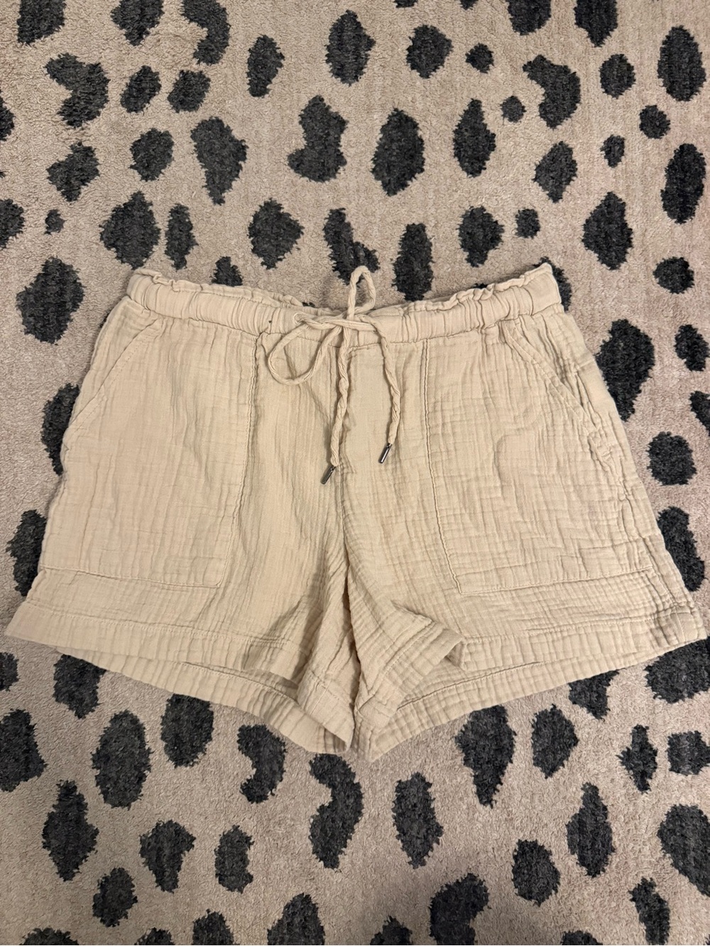 Gap Flowy Soft Summer Cream Shorts